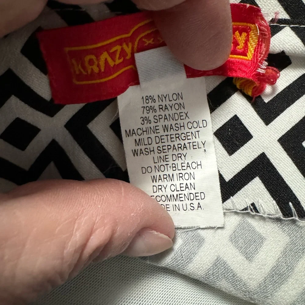 Krazy Larry straight leg pants in black/white diamond pattern. Size 10. EUC